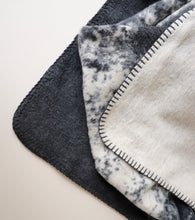 Load image into Gallery viewer, Georgia Iconic Image "Arch" Blanket