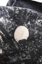 Load image into Gallery viewer, Georgia Iconic Image "Arch" Blanket