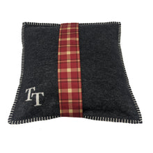 Load image into Gallery viewer, Boston College Pillow Cover